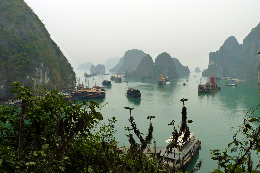 Halong Bucht - Am Eingang zur Höhle Hang Thien Cung