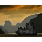 Halong Bucht im letzten Abendlicht