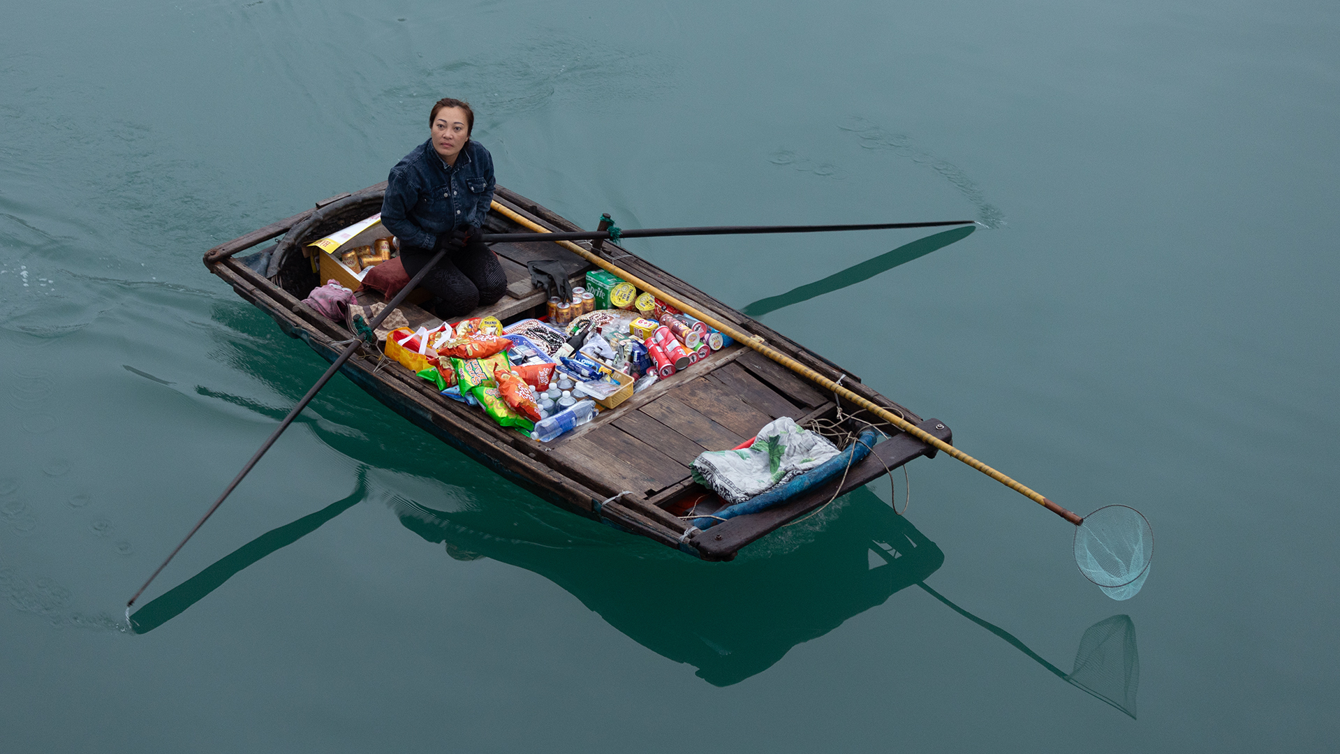 Halong Bucht im Nebel