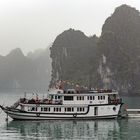 Halong Bucht im Nebel