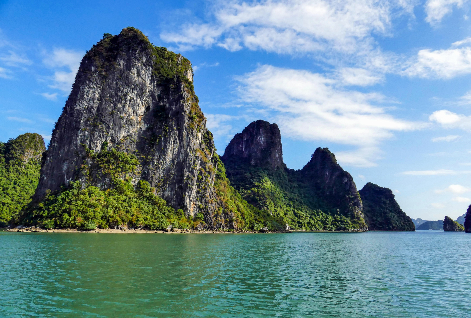 ...Halong Bucht im Sonnenschein...