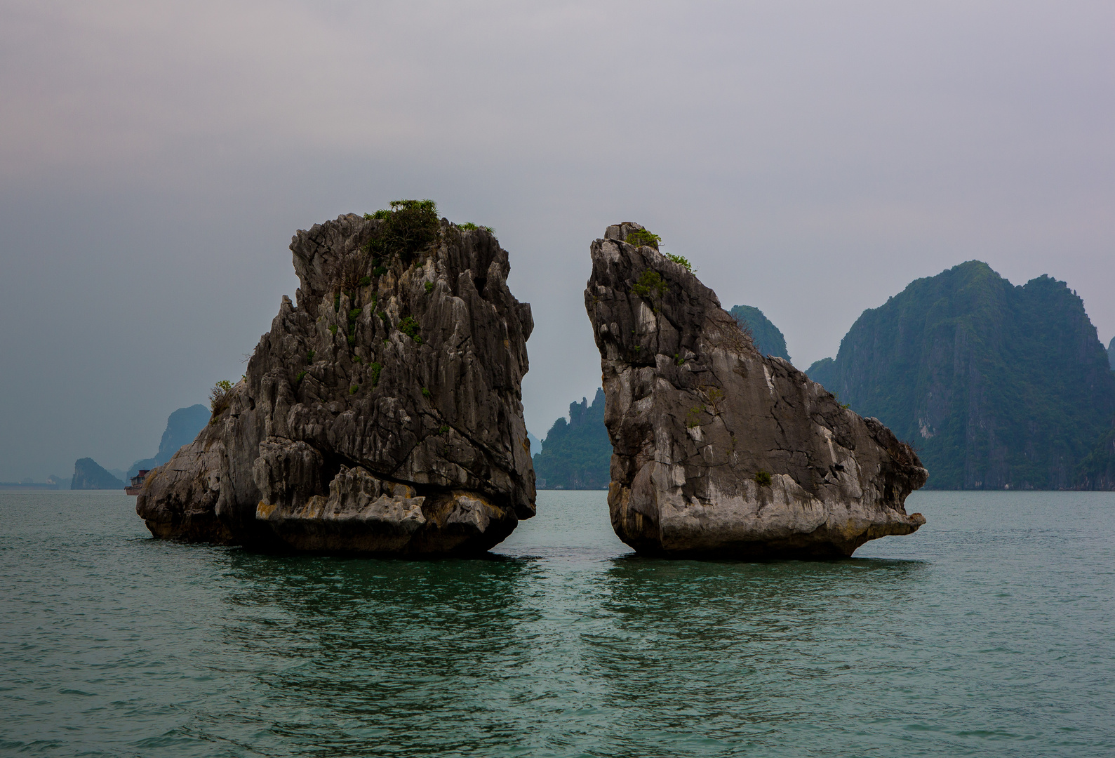 Halong Bucht in Vietnam - Tolle Steinformationen