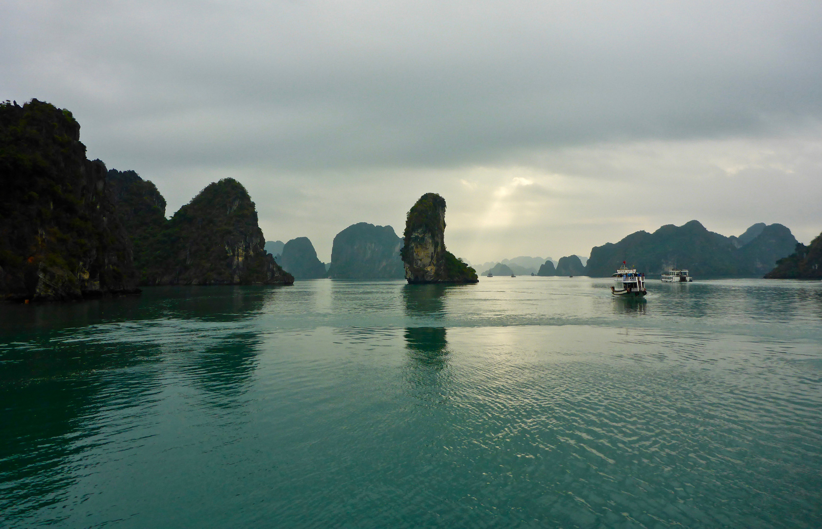 Halong im Morgennebel