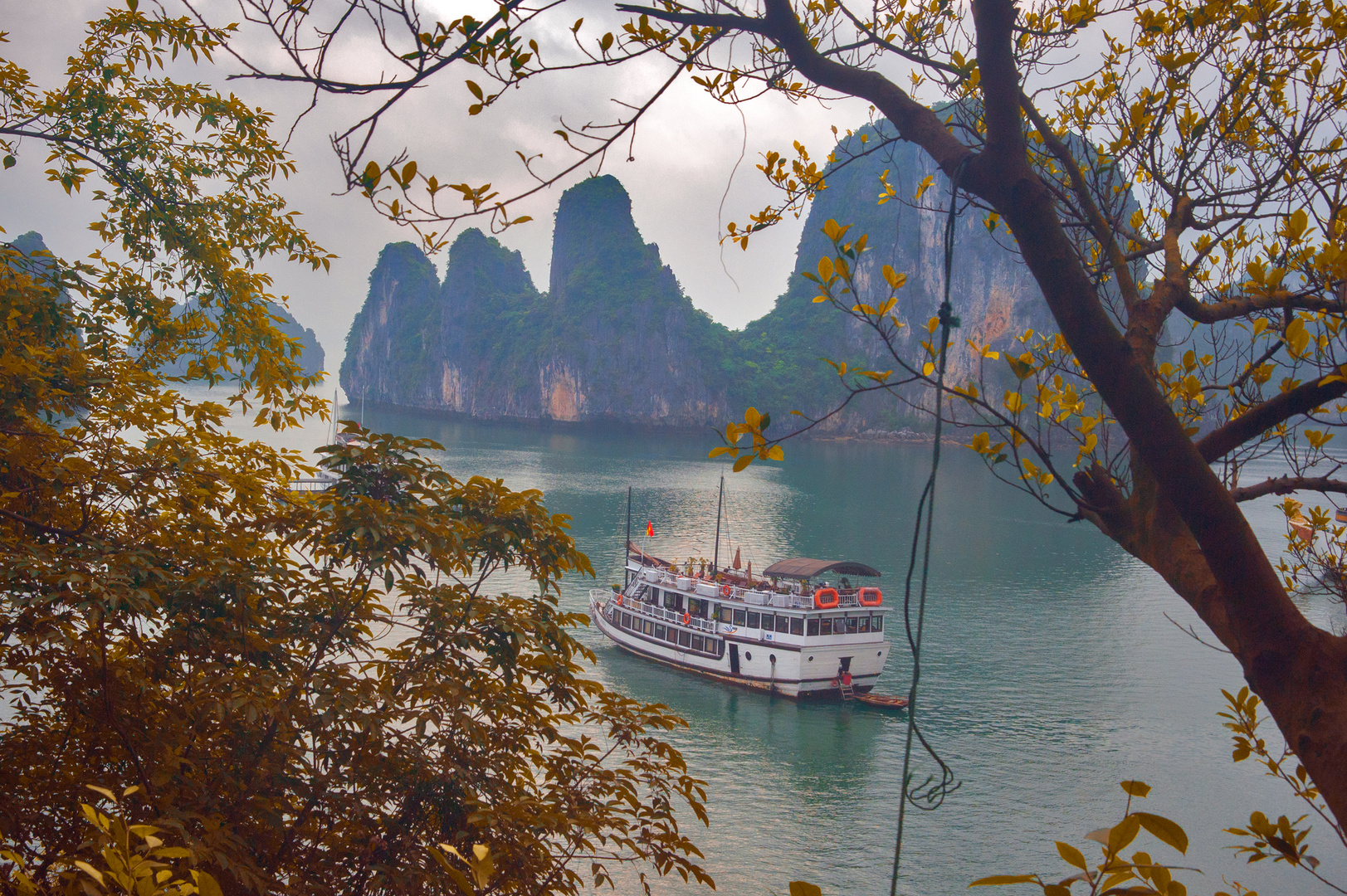 Halong tour stopover