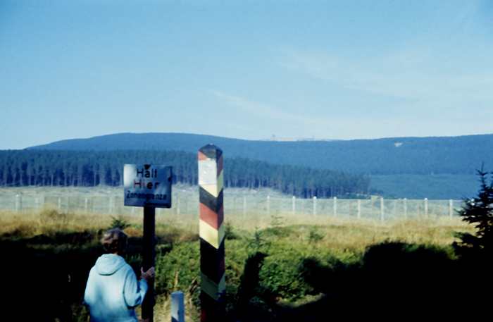 Halt ! Hier Zonengrenze.