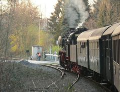 Halt vor dem Bahnübergang