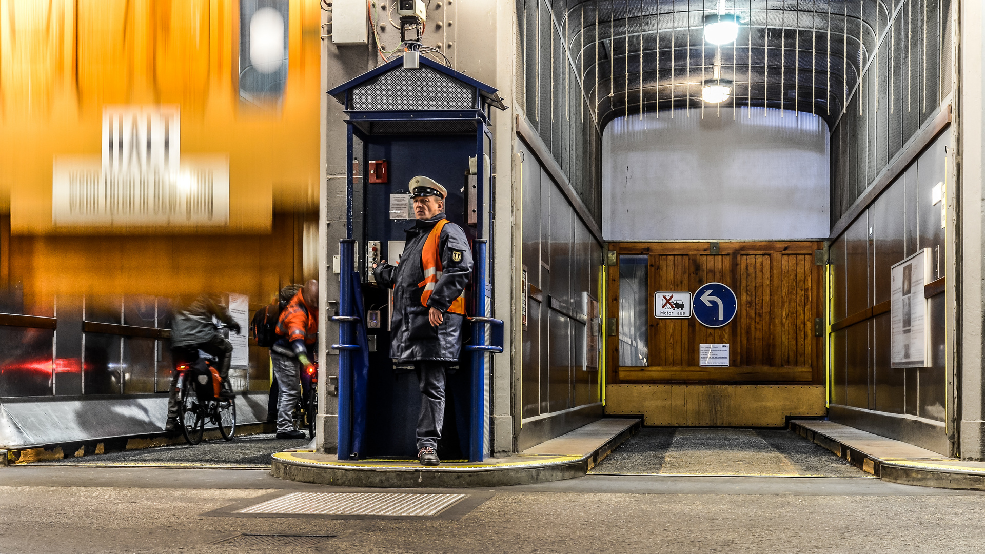 Halt, wenn Türen in Bewegung