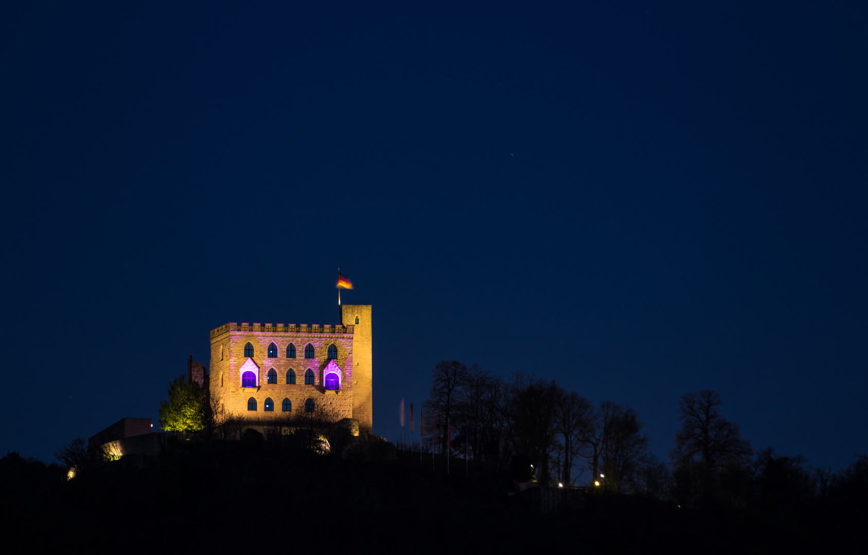 Hambacher Schloss bei Nacht