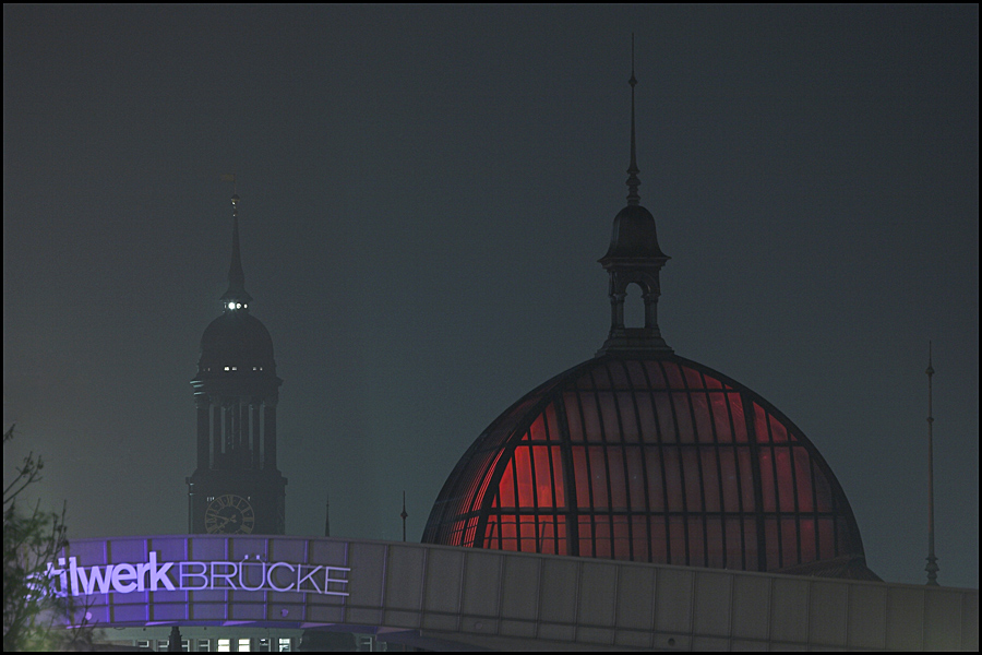 Hamburg, 19 Uhr 48