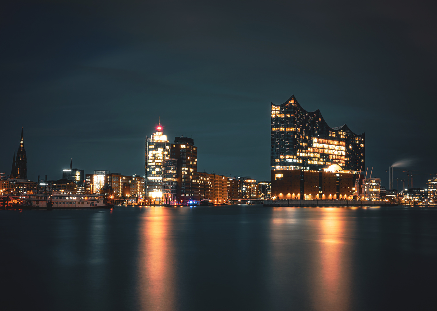 Hamburg #38 (Elbphilharmonie bei Nacht)