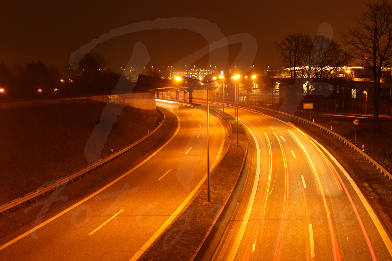 Hamburg Airport bei Nacht