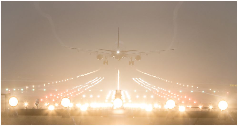 Hamburg Airport: Touchdown im Nebel