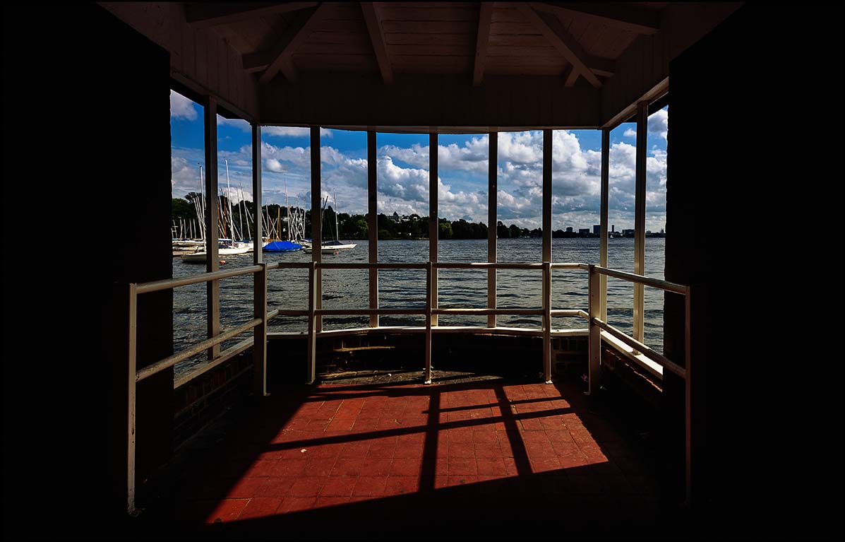 Hamburg Alsteranleger Krugkoppelbrücke Wartehäuschen v.2