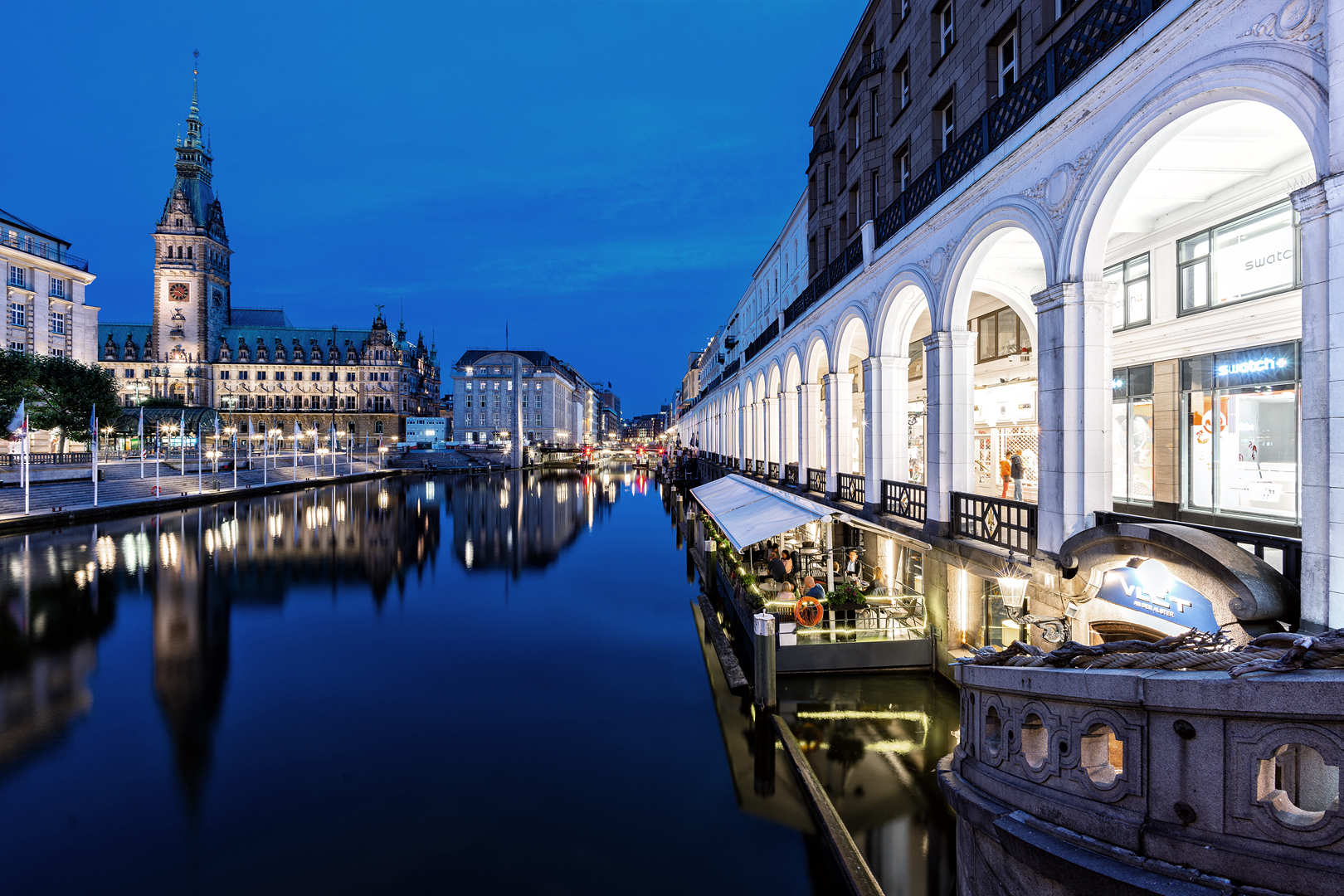 Hamburg - Alsterarkaden und Rathaus