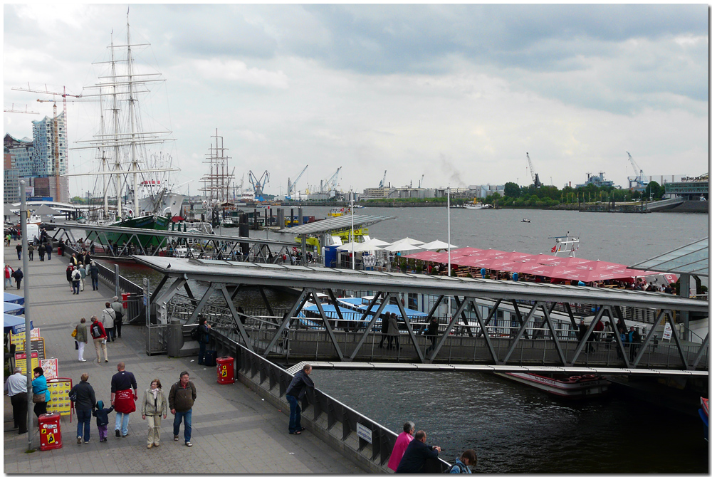 Hamburg - An den Landungsbrücken