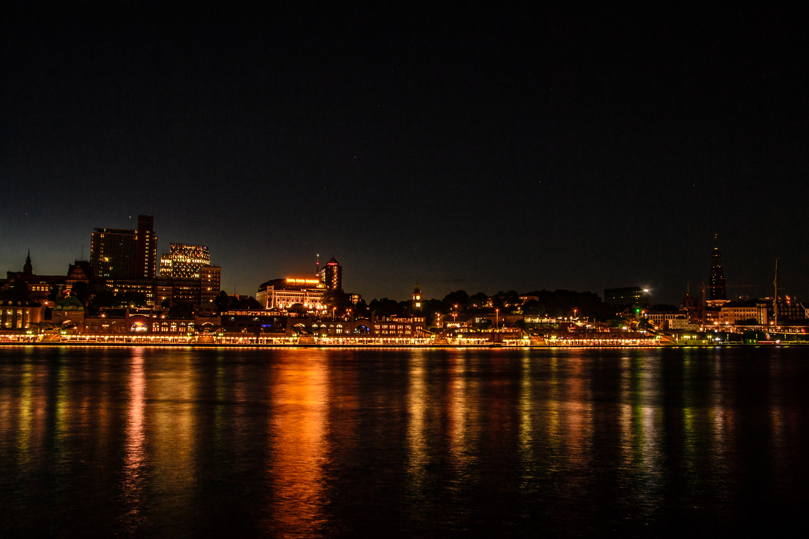 Hamburg at night