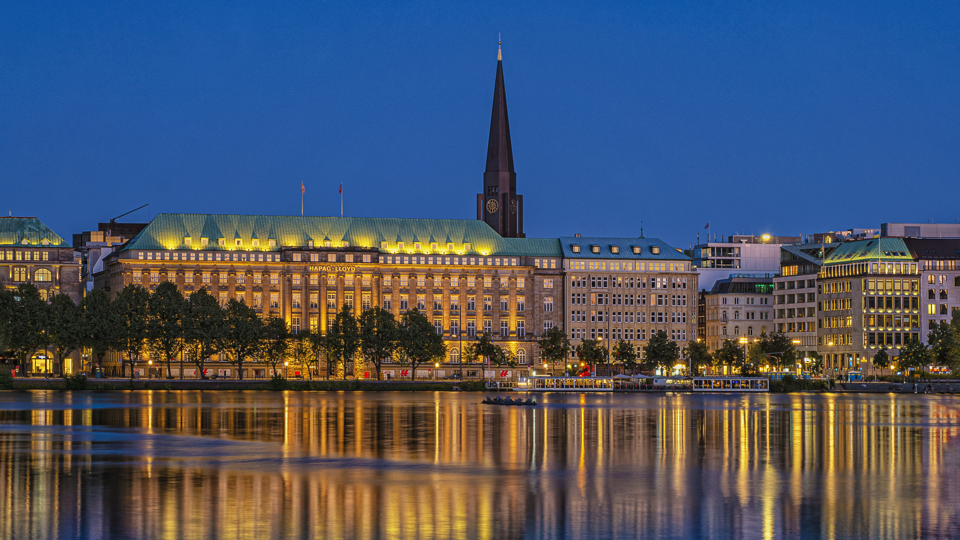 Hamburg. Ballindamm. Blaue Stunde.