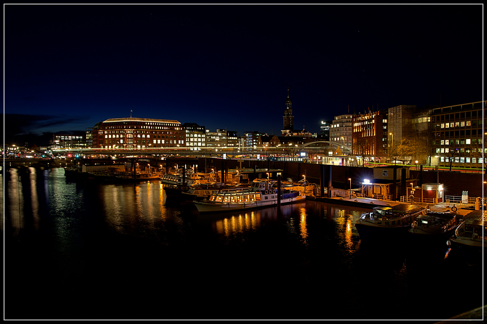 Hamburg bei Nacht