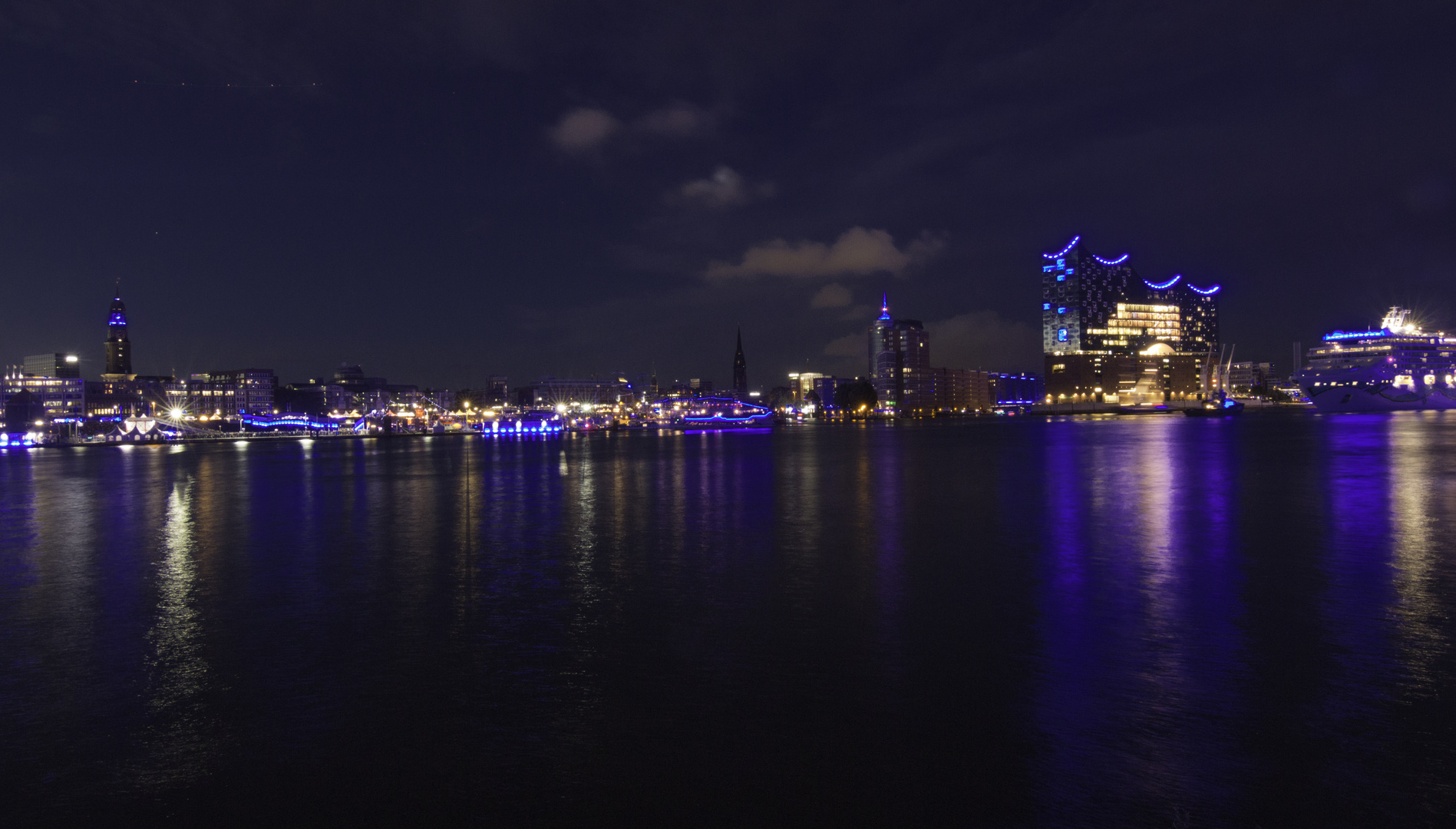 Hamburg bei Nacht