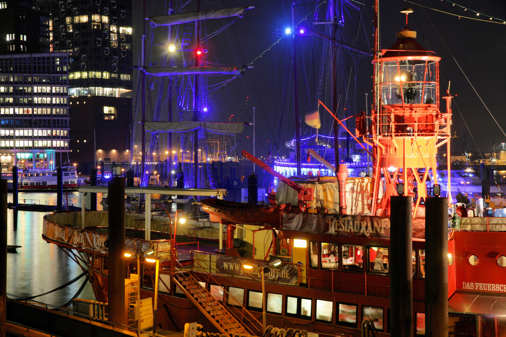 Hamburg bei Nacht