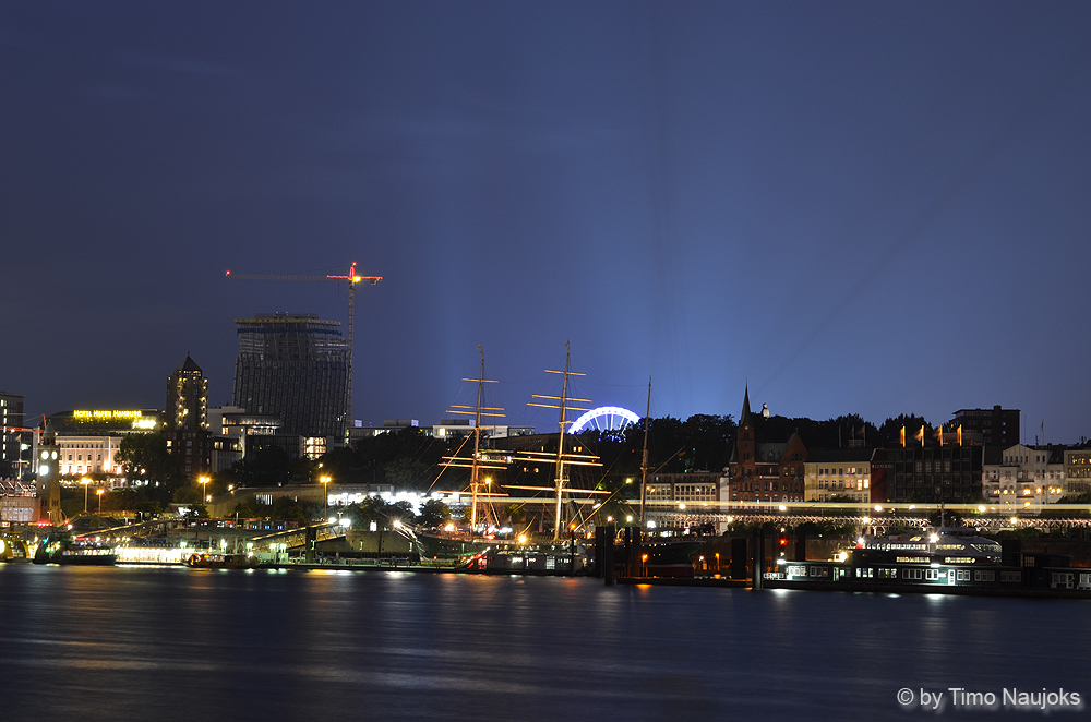 Hamburg bei Nacht.