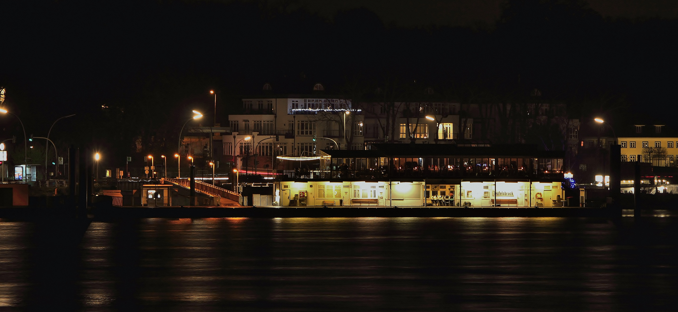 Hamburg bei Nacht