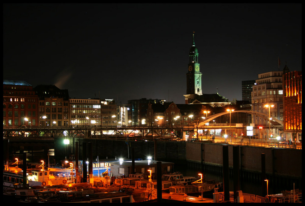 Hamburg bei Nacht