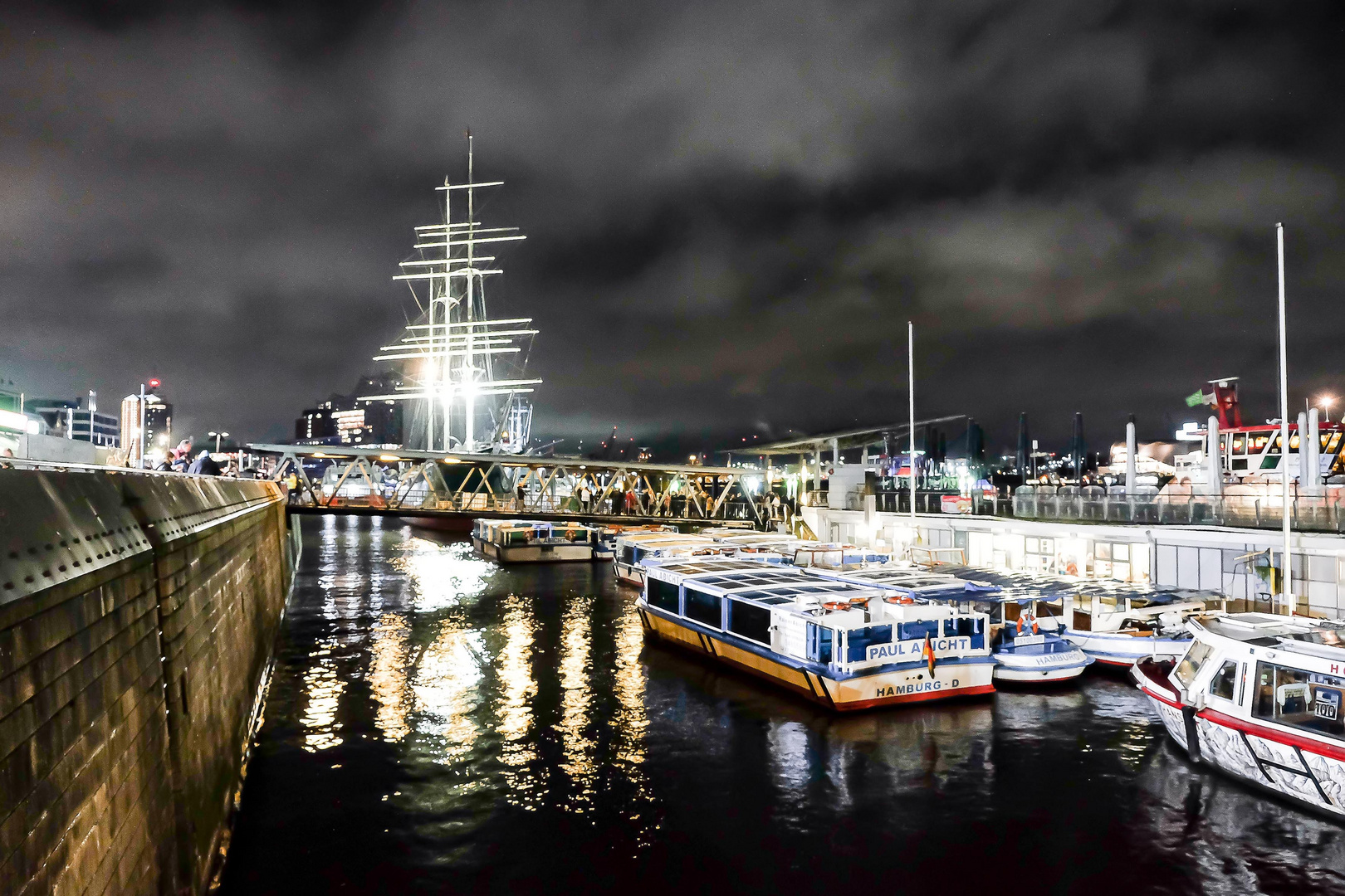 Hamburg bei Nacht