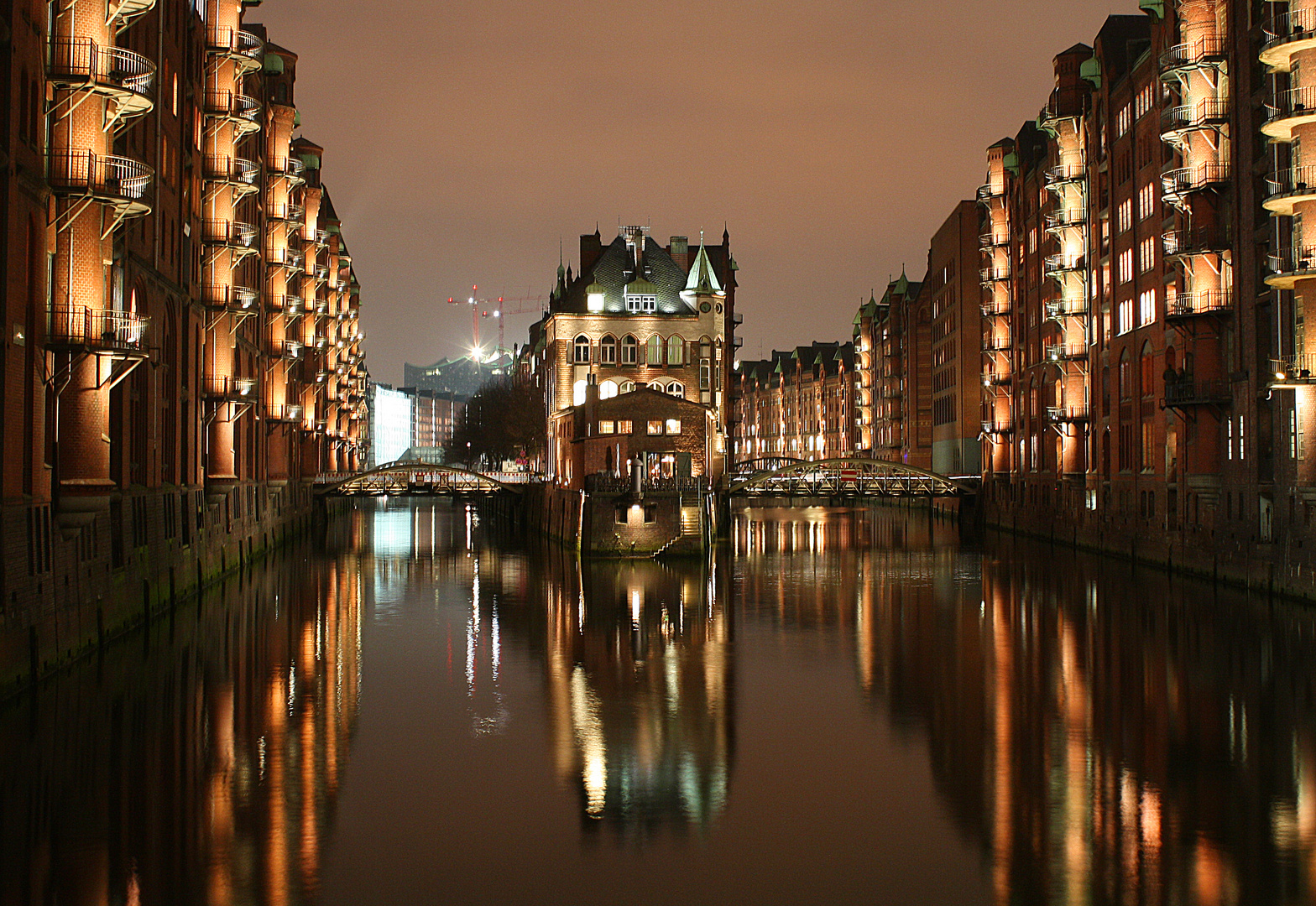 Hamburg bei Nacht