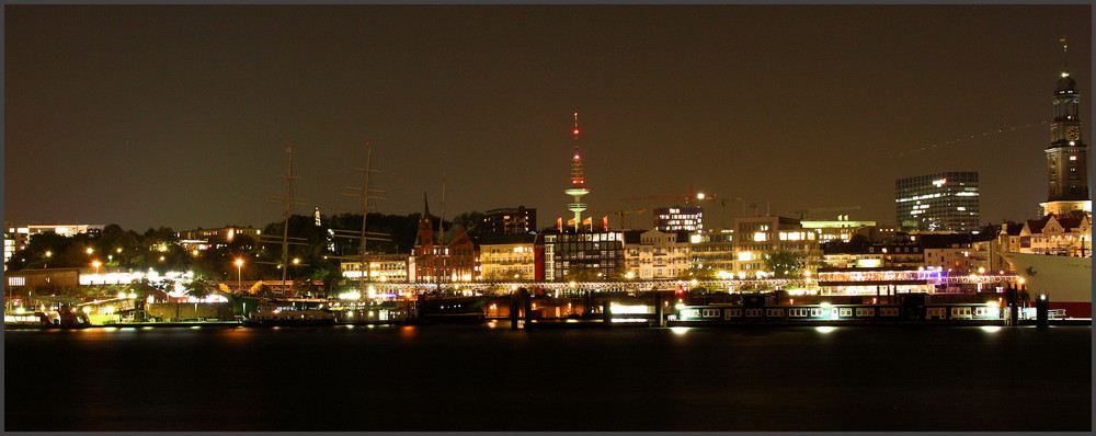 Hamburg bei Nacht