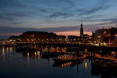 Hamburg bei Nacht