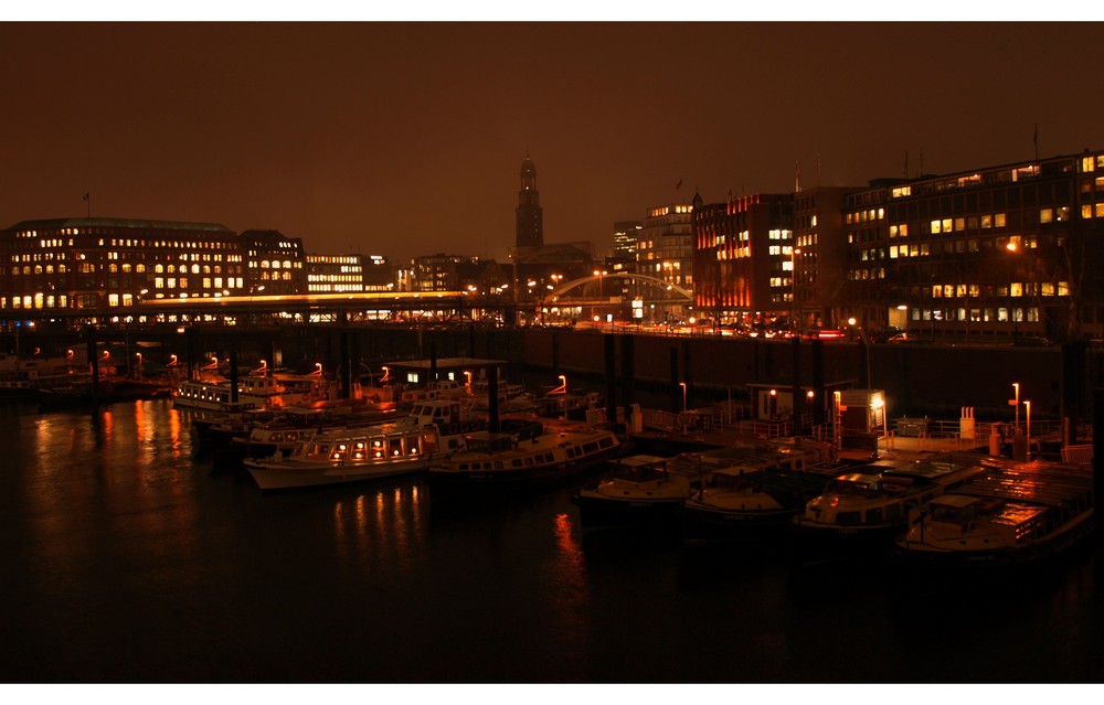 Hamburg bei Nacht