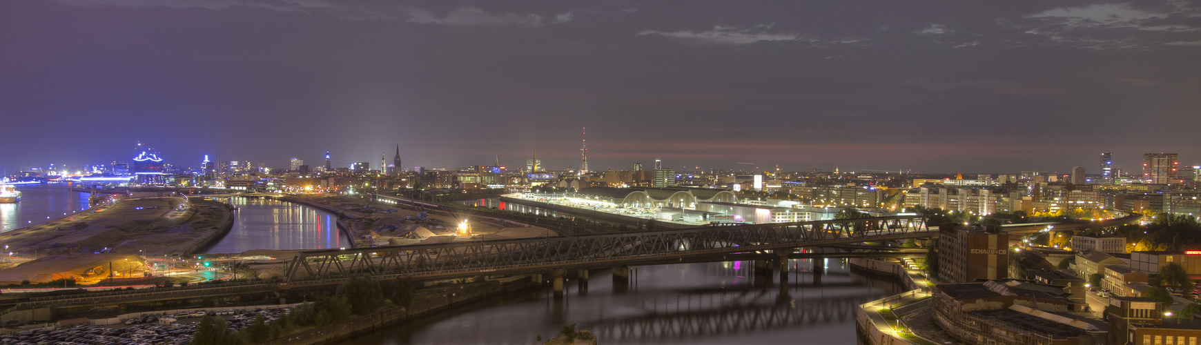 Hamburg bei Nacht.