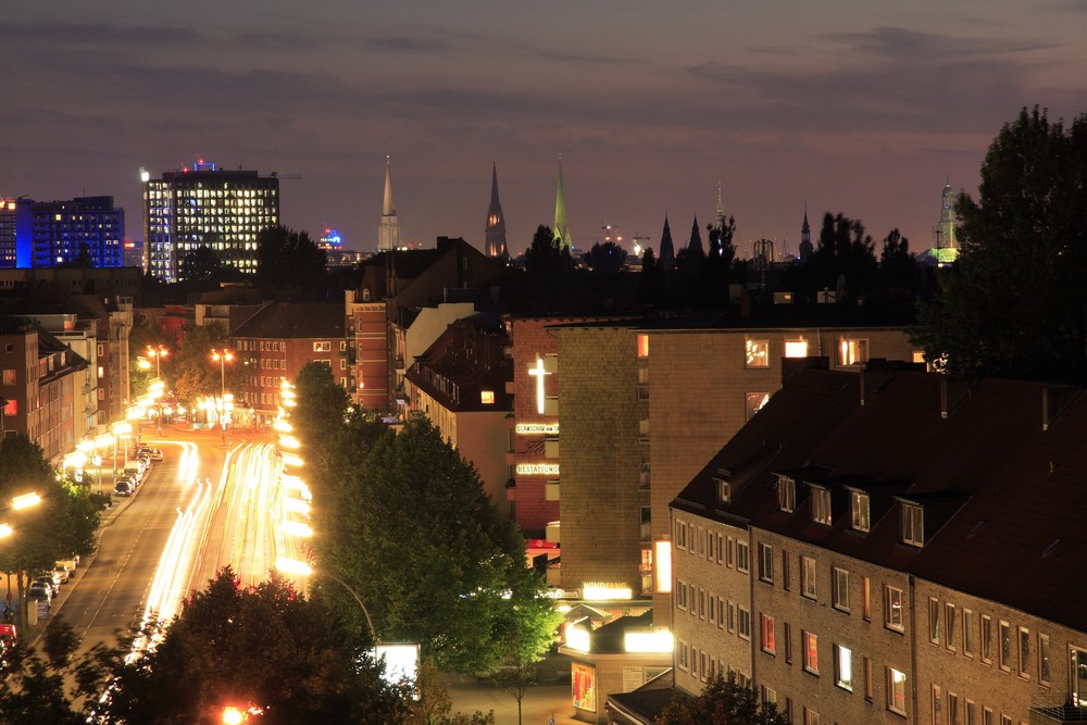 Hamburg bei Nacht - Blick Richtung Innenstadt