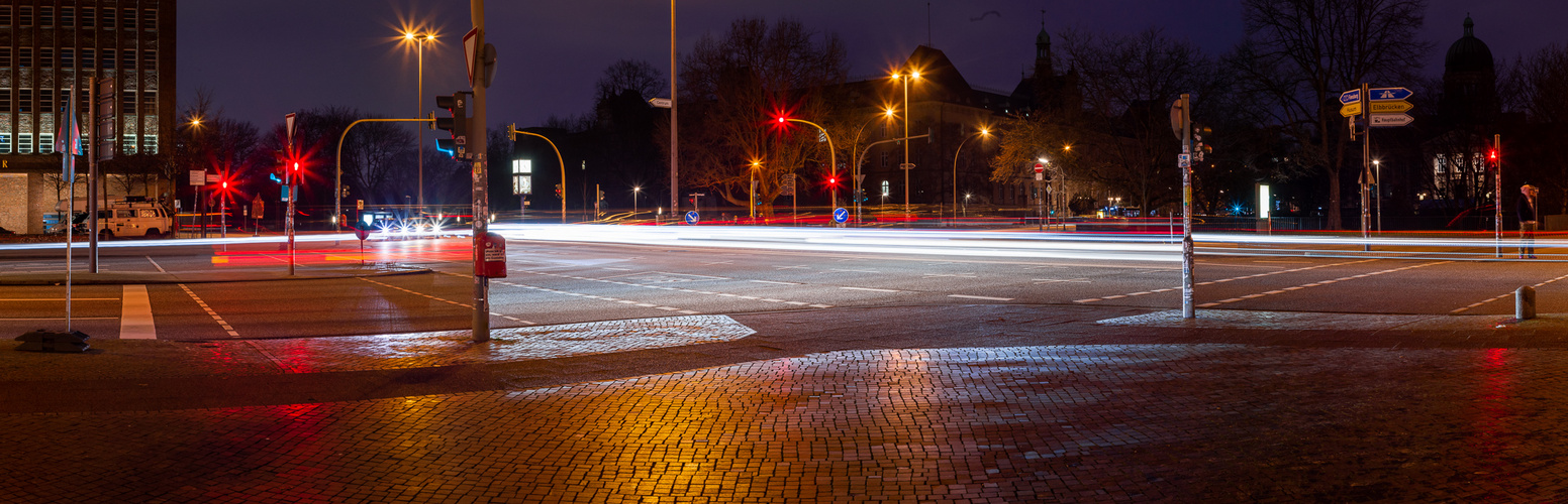 Hamburg bei Nacht