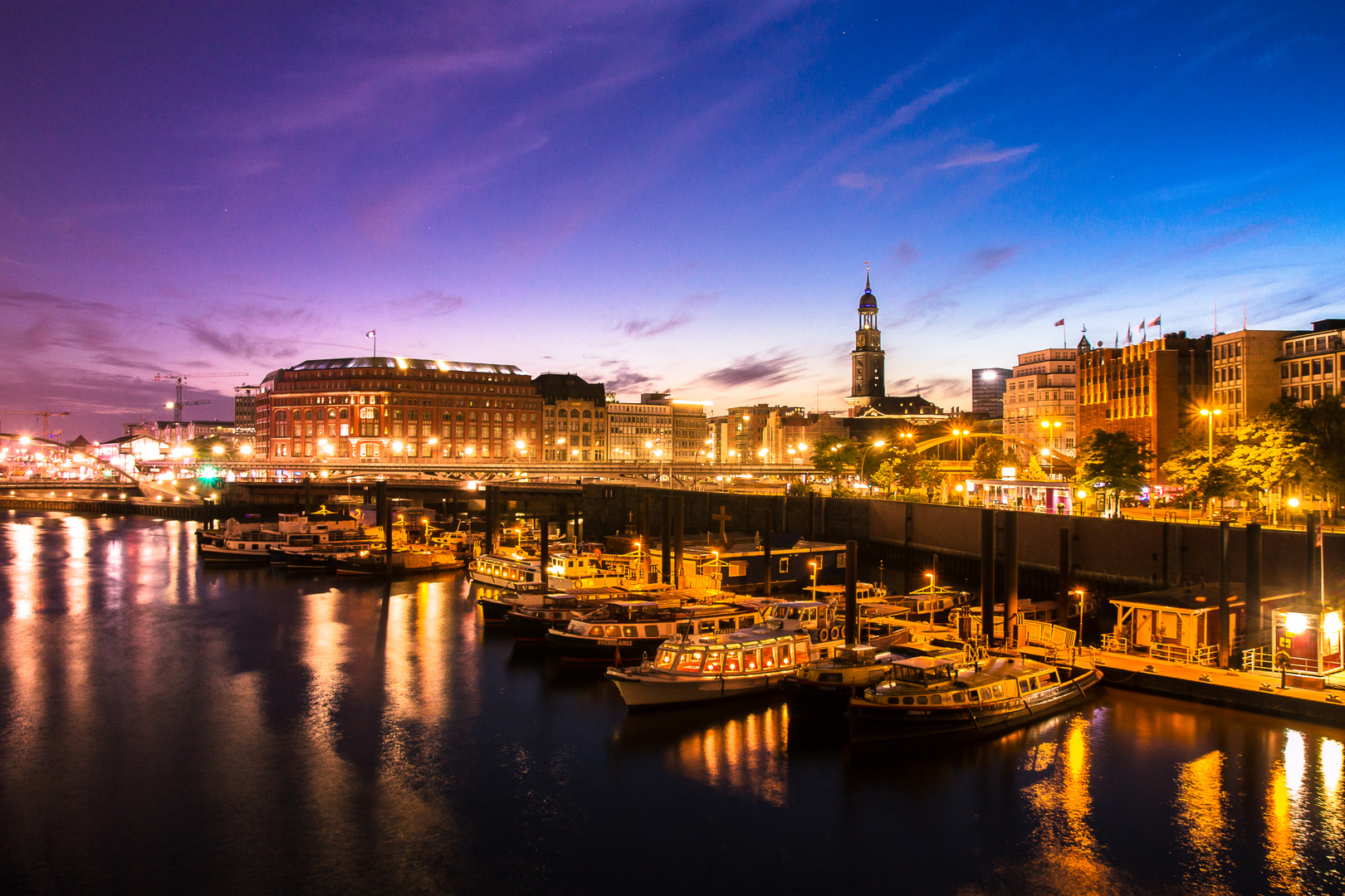 Hamburg bei Nacht