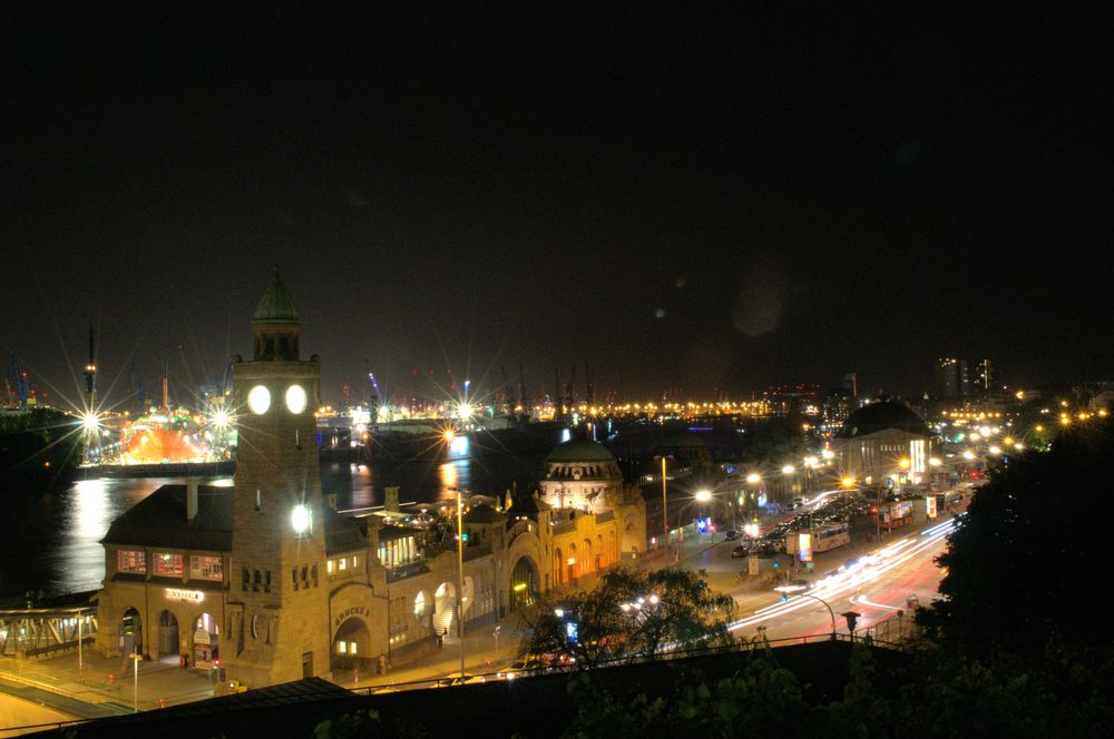 Hamburg bei Nacht