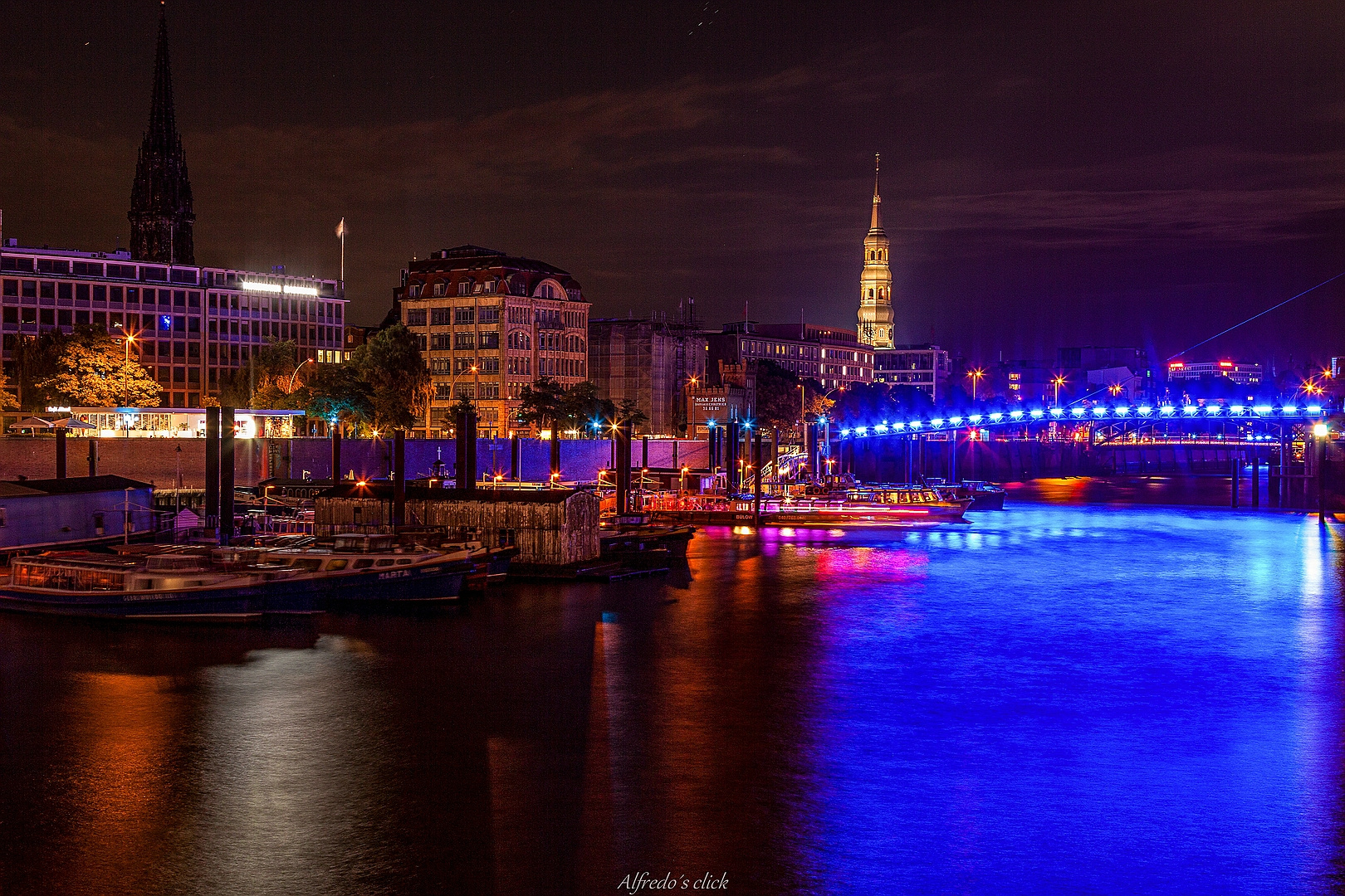 Hamburg bei Nacht*