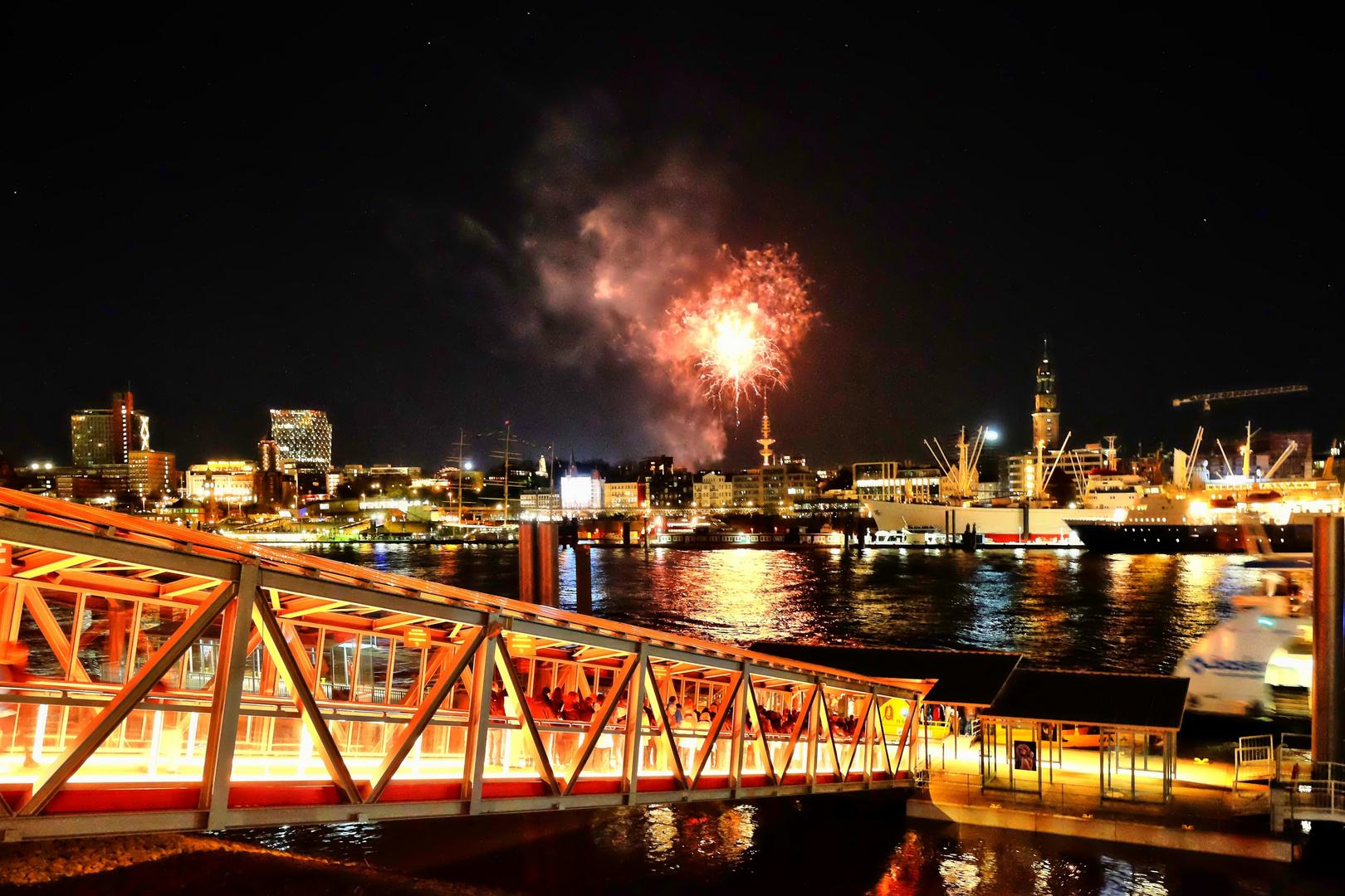 Hamburg bei Nacht