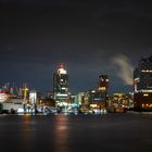 Hamburg bei Nacht mit Blick auf Cap San Diego, Elbphilharmonie und HafenCity