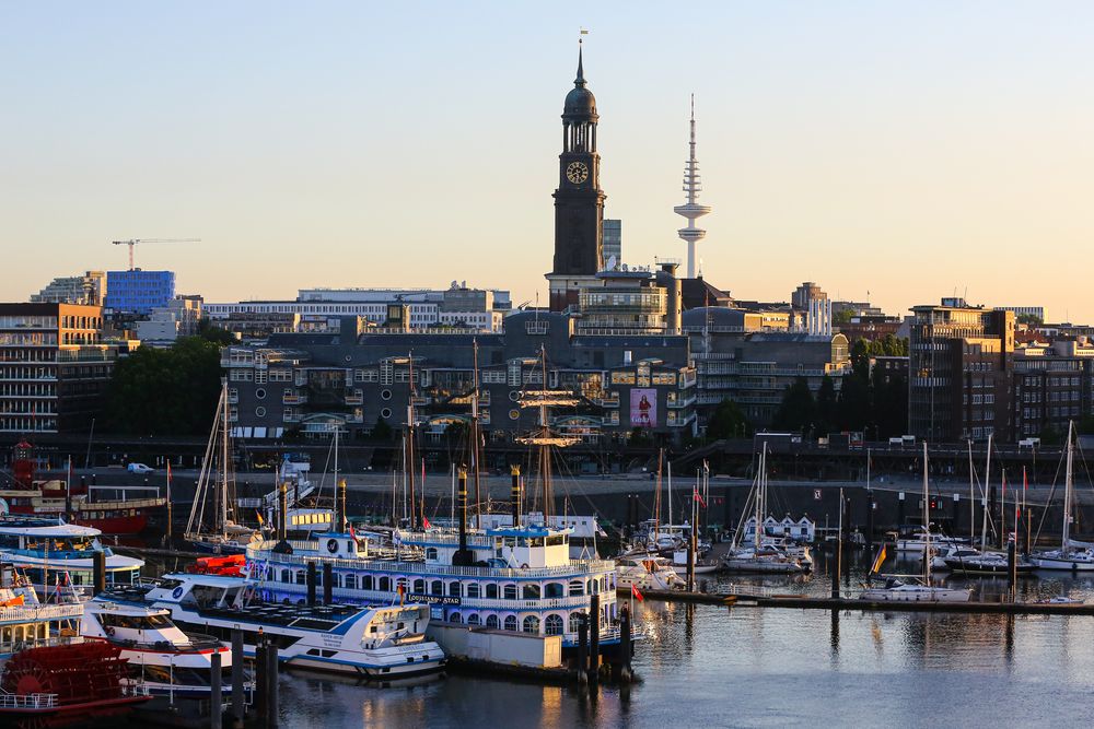 Hamburg bei Sonnenaufgang