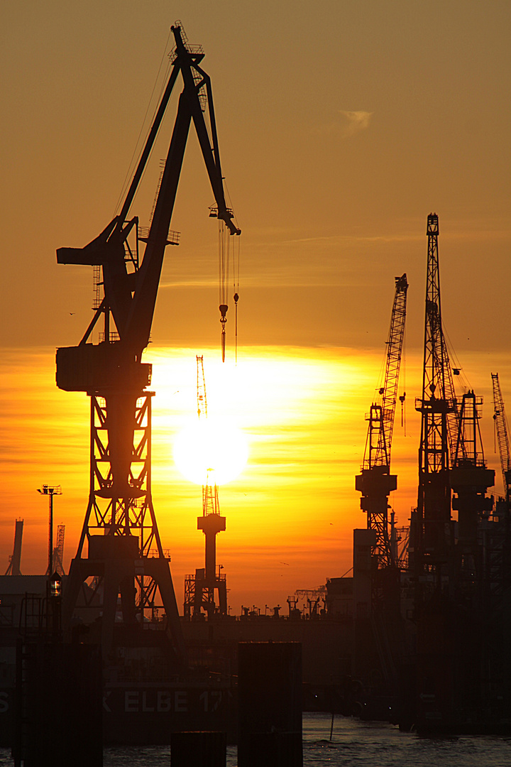 Hamburg beim Sonnenuntergang