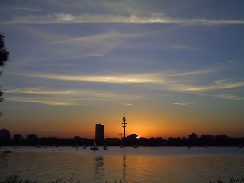 hamburg beim sonnenuntergang