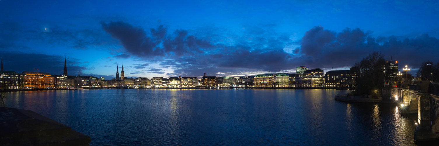 Hamburg Binnenalster - jeden Abend ein anderes Licht