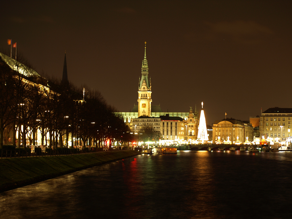 Hamburg, Binnenalster, Rathaus im Hintergrund