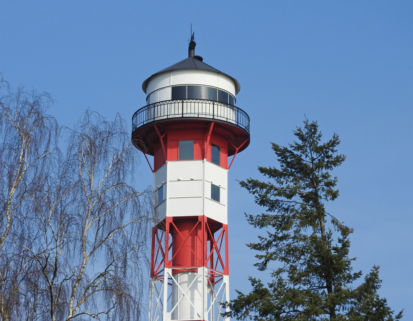 Hamburg blauer Himmel Maerz 2024