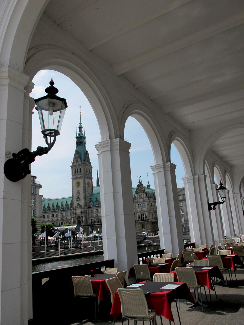 Hamburg - Blick auf das Rathaus