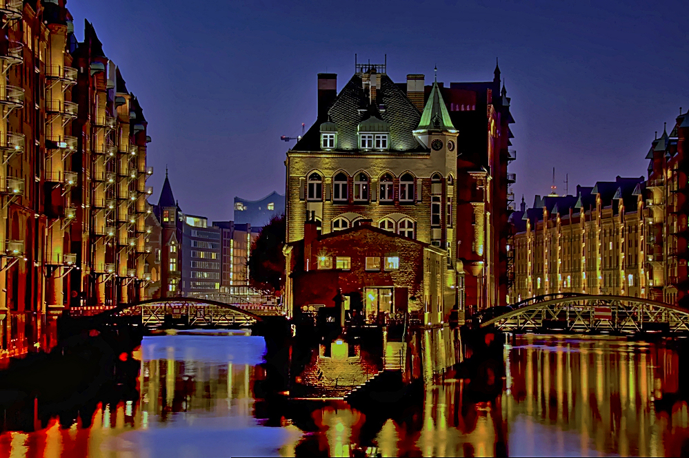 Hamburg - Blick auf das Wasserschloß!