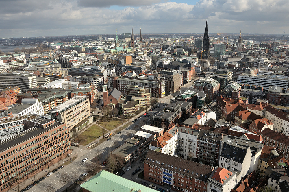 Hamburg -Blick v. Michel 32