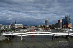 Hamburg, Blick zu Überseebrücke, Binnenhafen und Elbphilharmonie